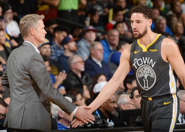 他的缺席引 他的缺席引